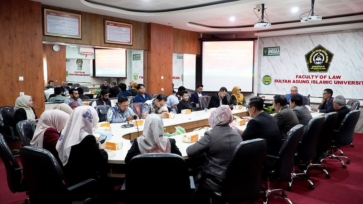 Mahasiswa FH Unissula Juara 1 Lomba Karya Tulis Hukum Nasional